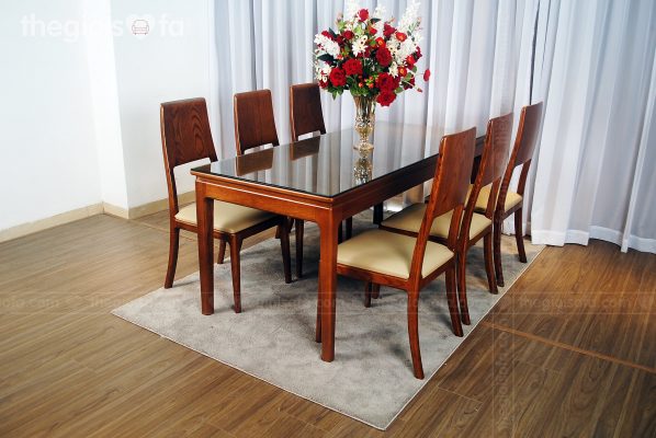 Bàn ăn gỗ kết hợp với mặt kính hiện đại